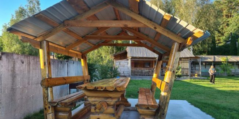 Беседка с двускатен покрив: как да го направите сами